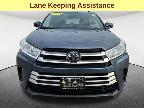 Certified 2019 Toyota Highlander LE image 4