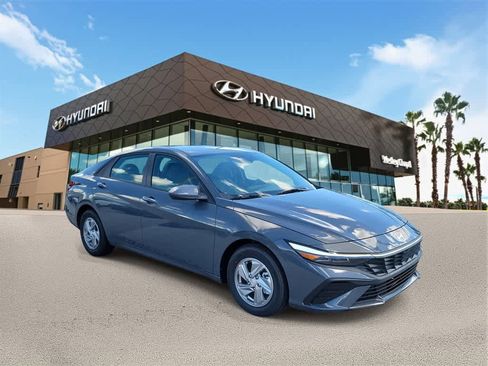 New 2025 Hyundai Elantra SE image 4