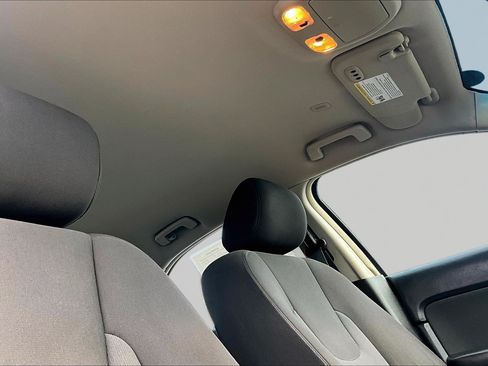 Used 2012 Ford Fusion Hybrid FWD image 17
