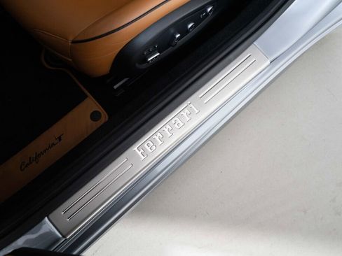 Used 2016 Ferrari California T RWD image 27