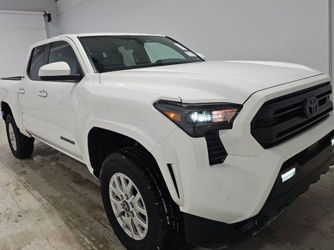 Used 2024 Toyota Tacoma SR5 image 4