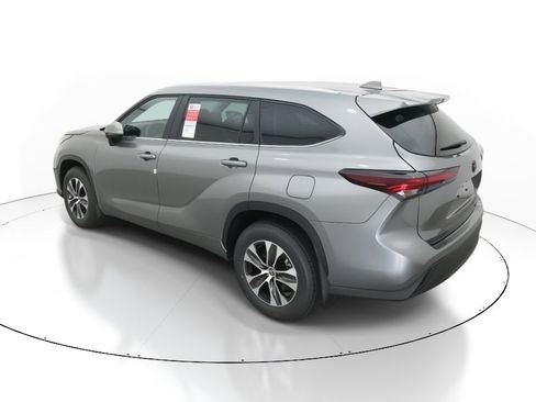 New 2026 Toyota Highlander XLE image 5