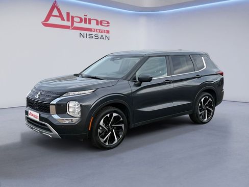 Used 2024 Mitsubishi Outlander AWD image 1