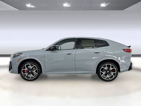 New 2026 BMW X2 xDrive28i w/ Technology Package AWD/4WD image 2