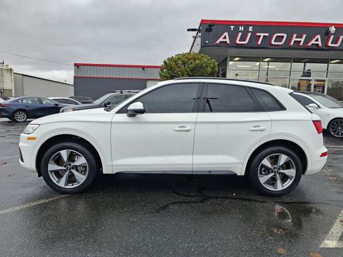 Used 2020 Audi Q5 2.0T Premium w/ Titanium Sport Package image 2
