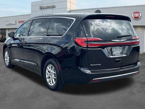 Used 2024 Chrysler Pacifica Touring-L FWD image 5