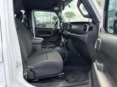 Used 2023 Jeep Wrangler Unlimited Sport AWD/4WD image 7