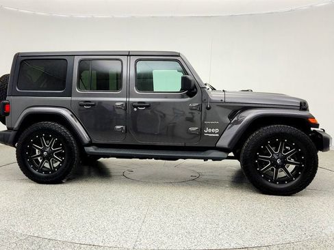 Used 2019 Jeep Wrangler Unlimited Sahara AWD/4WD image 4