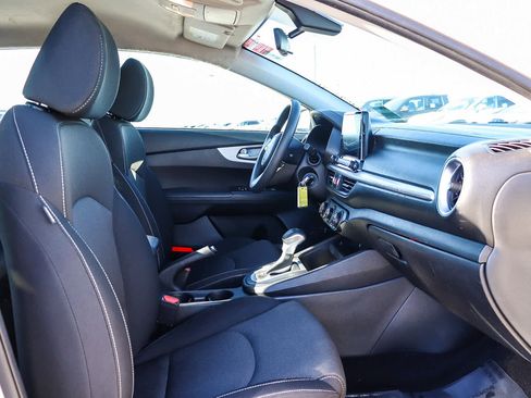 Used 2023 Kia Forte LXS w/ LXS Technology Package image 17