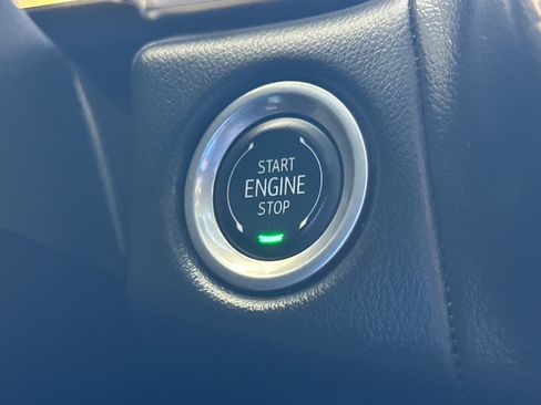 Used 2024 GMC Yukon AT4 w/ Technology Package AWD/4WD image 23
