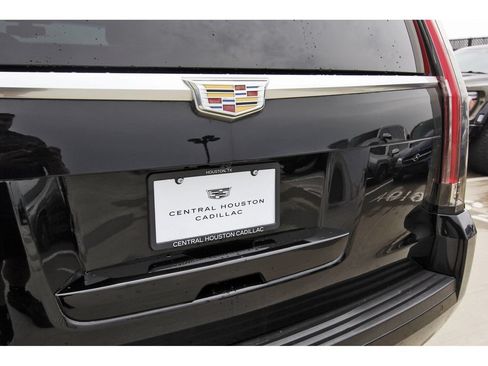 Used 2017 Cadillac Escalade 4WD image 30