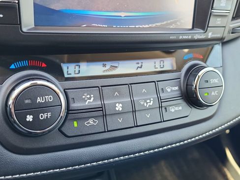 Used 2018 Toyota RAV4 Limited AWD/4WD image 30