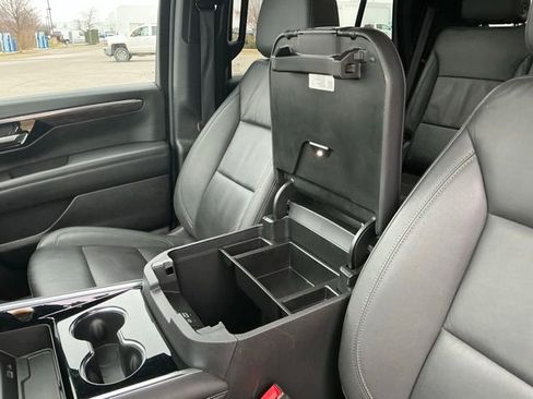 Used 2025 Chevrolet Tahoe LT image 35