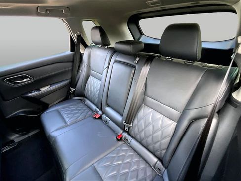 Certified 2025 Nissan Rogue Platinum FWD image 18
