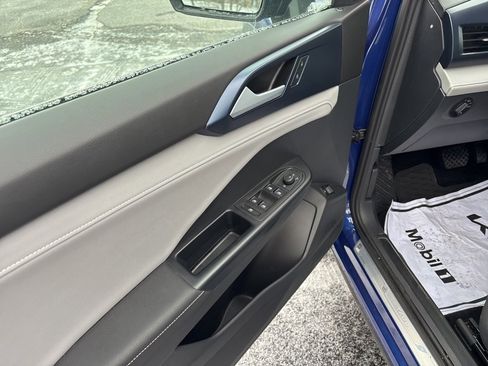 Used 2024 Volkswagen Taos SE image 16