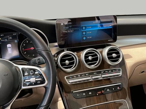 Used 2020 Mercedes-Benz GLC 300 4MATIC image 7