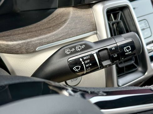 Certified 2023 Kia Sorento S w/ Panoramic Sunroof Package image 31