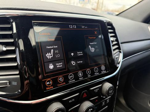 Used 2020 Jeep Grand Cherokee Limited w/ Premium Lighting Group image 24