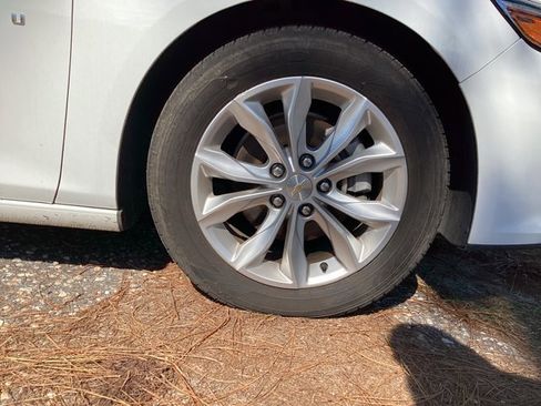 Used 2024 Chevrolet Malibu LT image 11