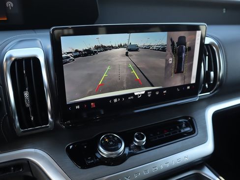 New 2025 Ford Expedition Platinum w/ Driver's Package image 6