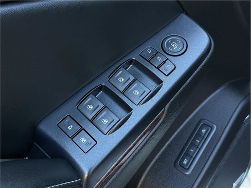 Used 2015 GMC Yukon XL SLT w/ Open Road Package AWD/4WD image 12