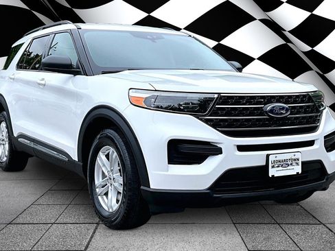 Used 2021 Ford Explorer XLT AWD/4WD image 11