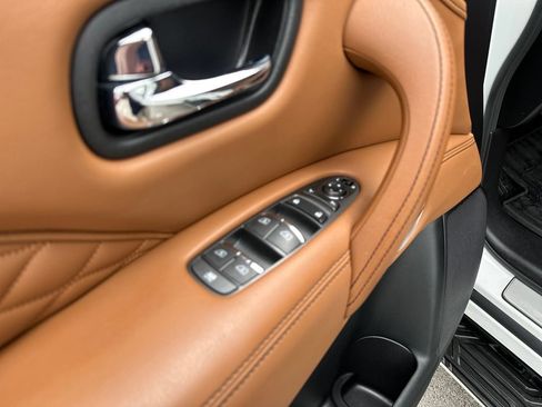Used 2023 INFINITI QX80 Sensory w/ Cargo Package AWD/4WD image 17