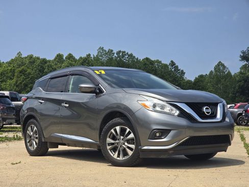 Used 2017 Nissan Murano SV image 2