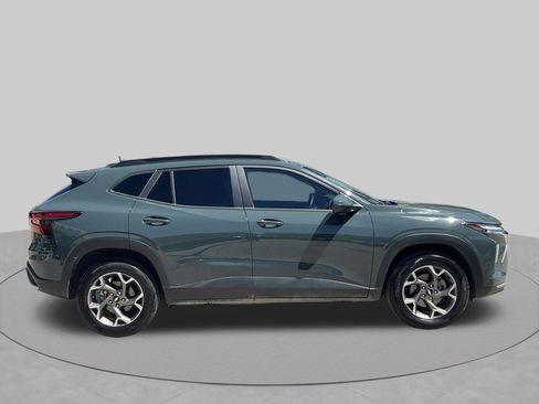 Used 2025 Chevrolet Trax LT w/ Driver Confidence Package FWD image 7