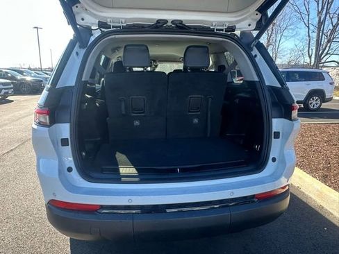 Used 2023 Jeep Grand Cherokee L Limited w/ Black Appearance Package image 15