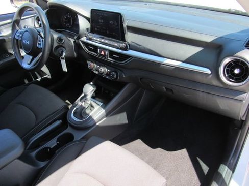 Used 2024 Kia Forte LXS image 9