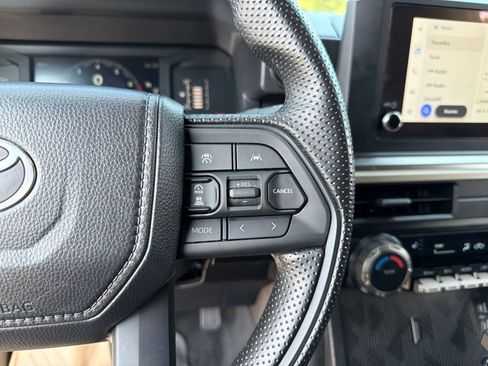 Used 2025 Toyota Tacoma SR5 AWD/4WD image 17
