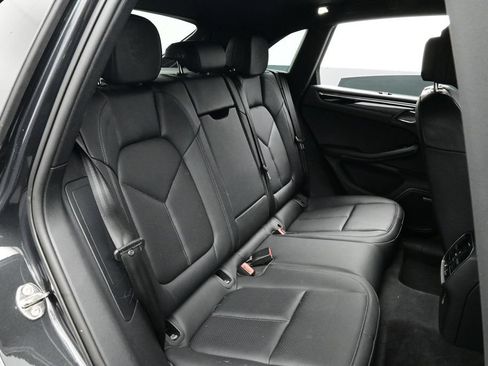 Certified 2025 Porsche Macan AWD/4WD image 15