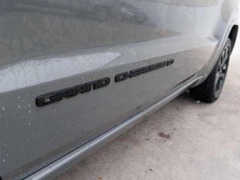 Used 2022 Jeep Grand Cherokee Laredo X image 11