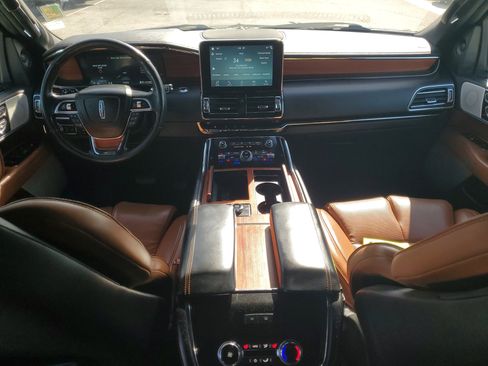 Used 2019 Lincoln Navigator Reserve image 15