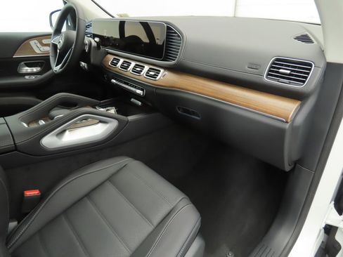 New 2026 Mercedes-Benz GLS 450 4MATIC image 19