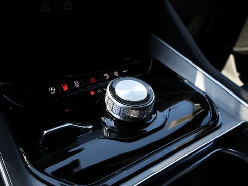 New 2025 Jeep Wagoneer L Series II w/ Premium Group I image 39