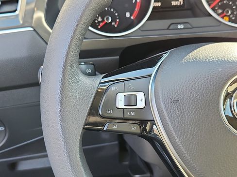 Used 2018 Volkswagen Tiguan S image 20