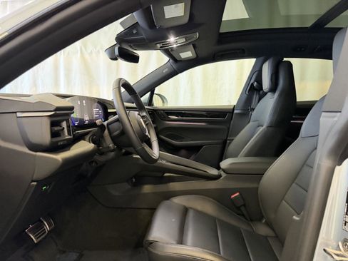 Certified 2025 Porsche Macan 4S Electric image 5