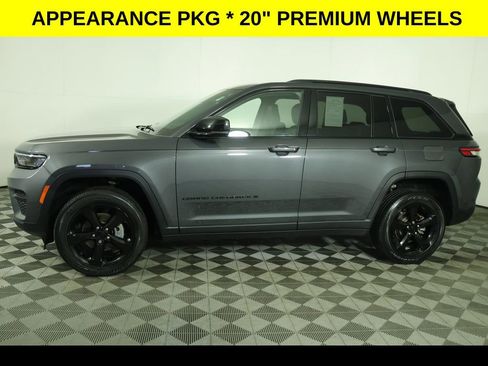 Used 2023 Jeep Grand Cherokee Altitude AWD/4WD image 6