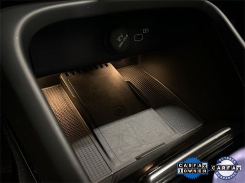 Used 2025 Volvo XC40 B5 Plus image 56