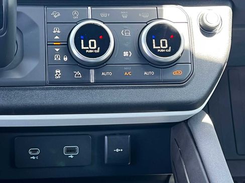 Used 2023 Land Rover Defender 130 SE image 30