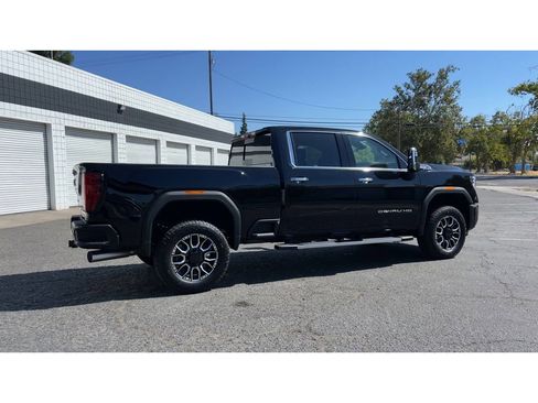 New 2025 GMC Sierra 2500 Denali w/ Denali Reserve Package image 3