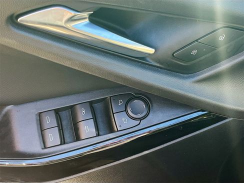 Used 2025 Chevrolet Equinox LT image 18