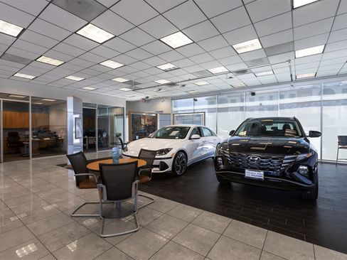 New 2025 Hyundai Venue Limited image 32