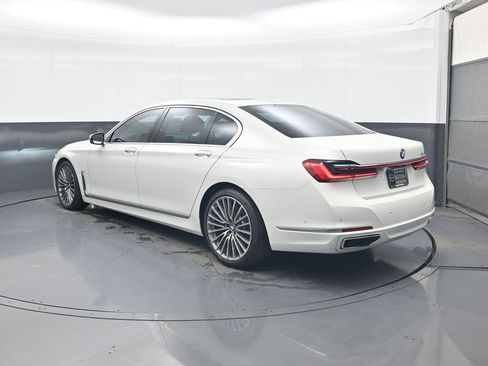 Used 2021 BMW 740i image 4