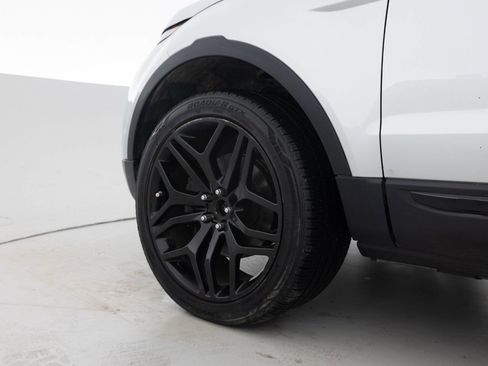 Used 2017 Land Rover Range Rover Evoque SE image 17