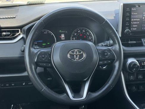 Used 2021 Toyota RAV4 XLE Premium image 7