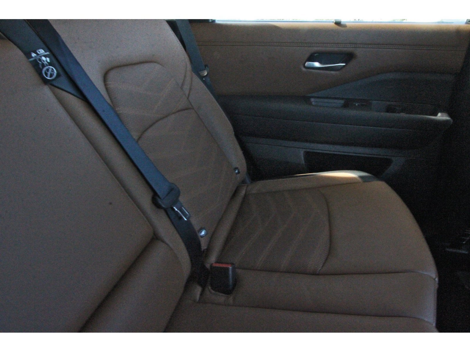 Certified 2025 Nissan Pathfinder Platinum w/ Cargo Package FWD image 16