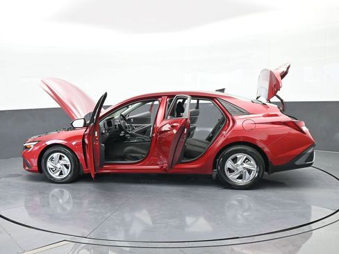 Used 2024 Hyundai Elantra SE image 66
